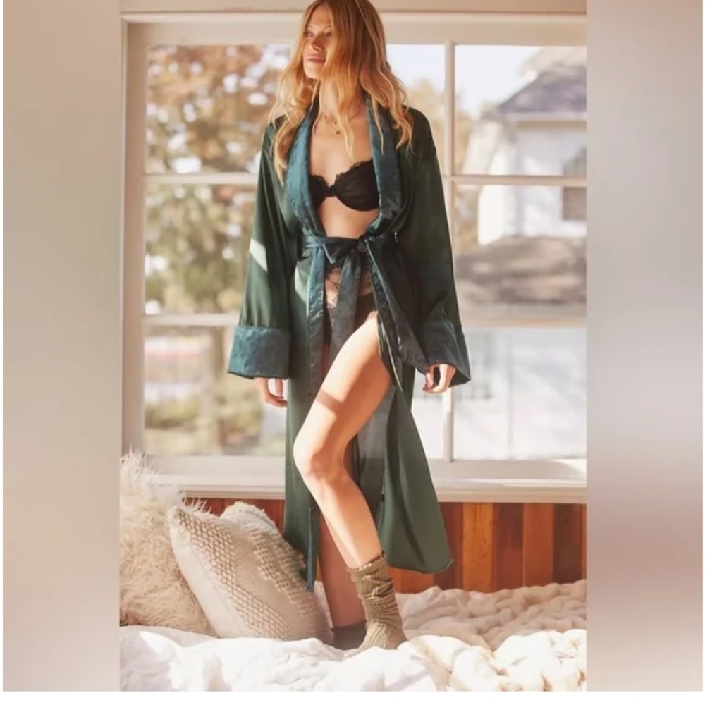 ANTHROPOLOGIE Sleek Floral Sequin & Embroidered Robe in Emerald Green Size S / M - Picture 2 of 8